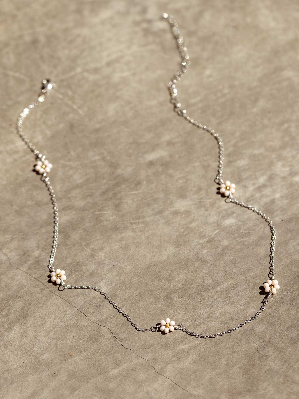 Daisy Collar Necklace (Gold or Silver)
