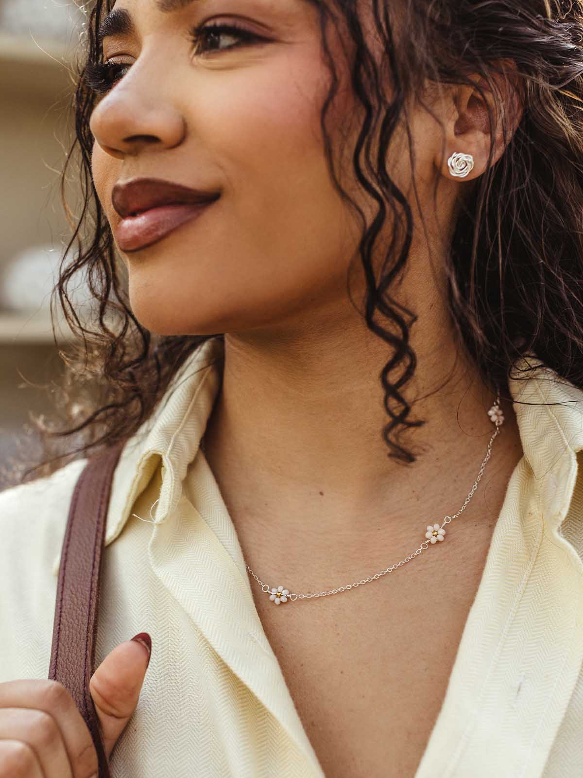 Daisy Collar Necklace (Gold or Silver)