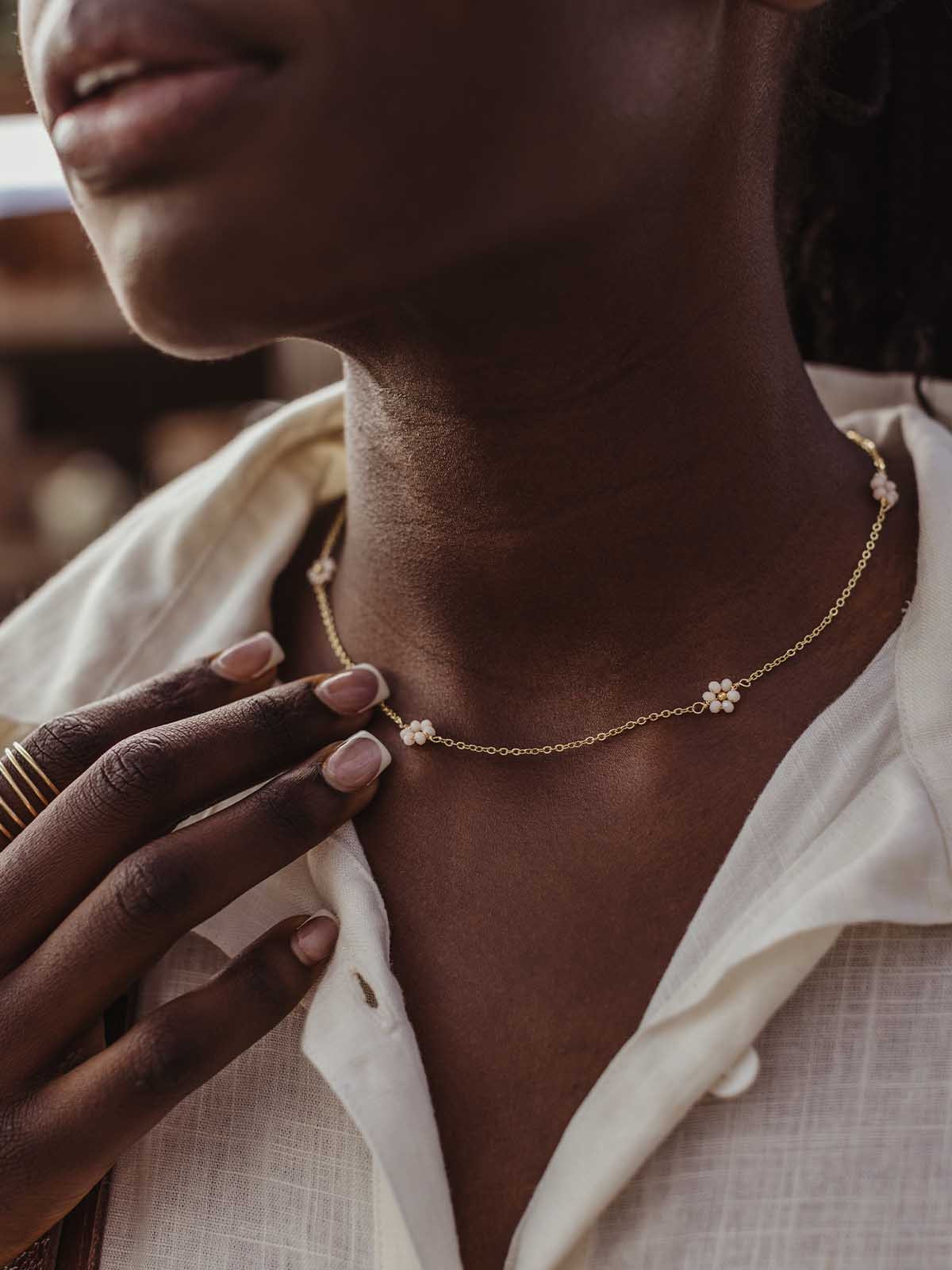 Daisy Collar Necklace (Gold or Silver)