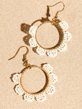 White Flor Circle Earrings