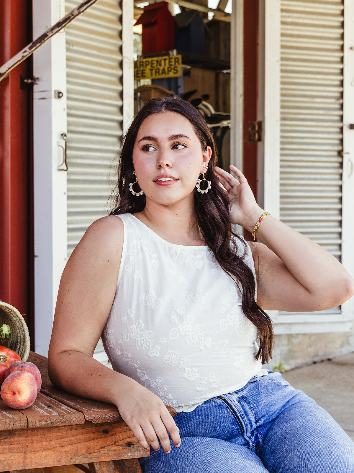 White Flor Circle Earrings
