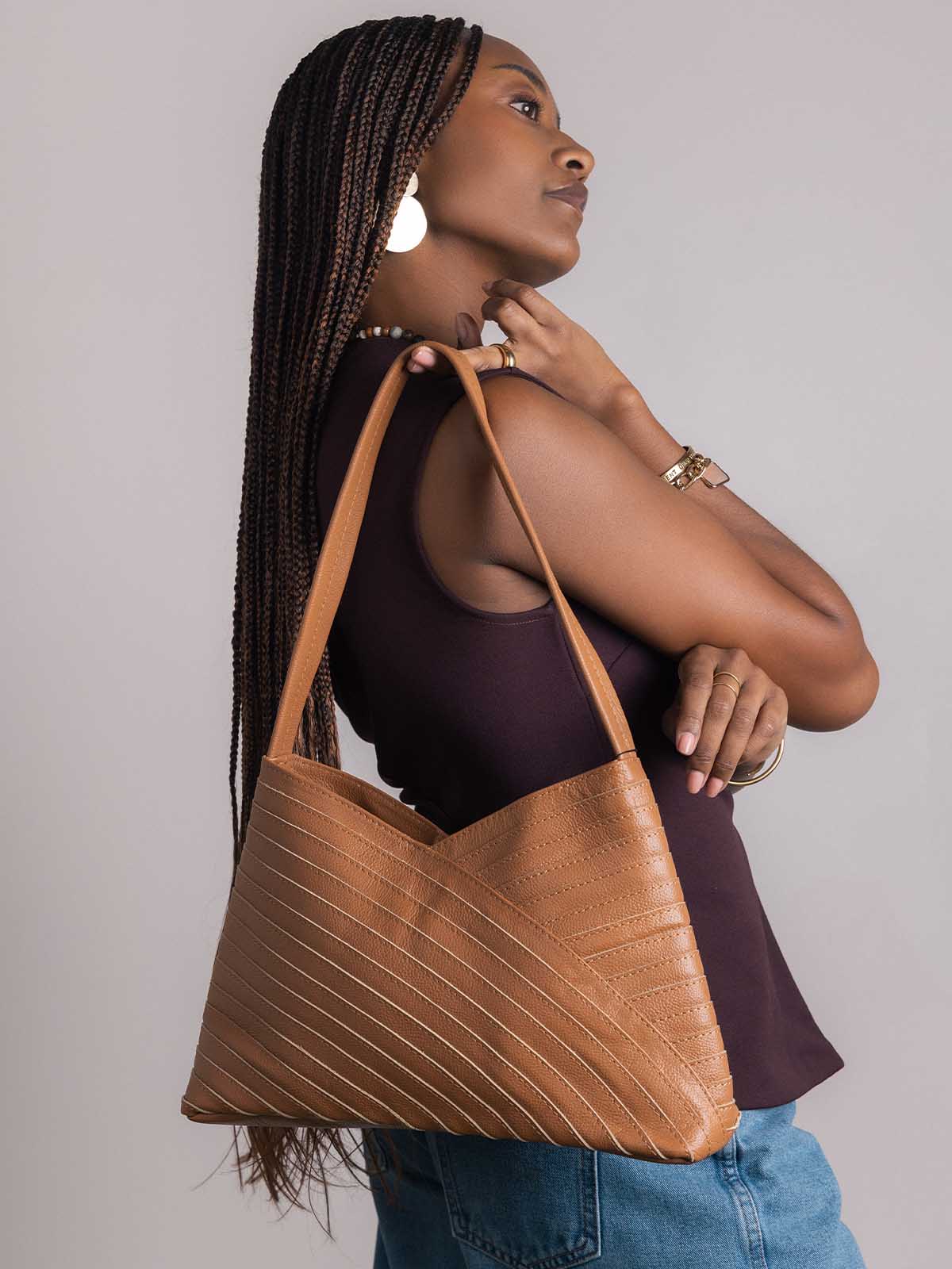 Criscross Leather Handbag in Camel