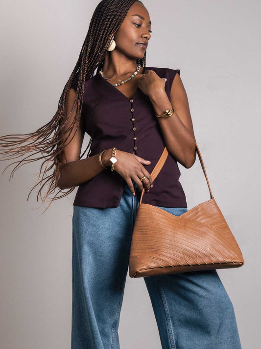 Criscross Leather Handbag in Camel