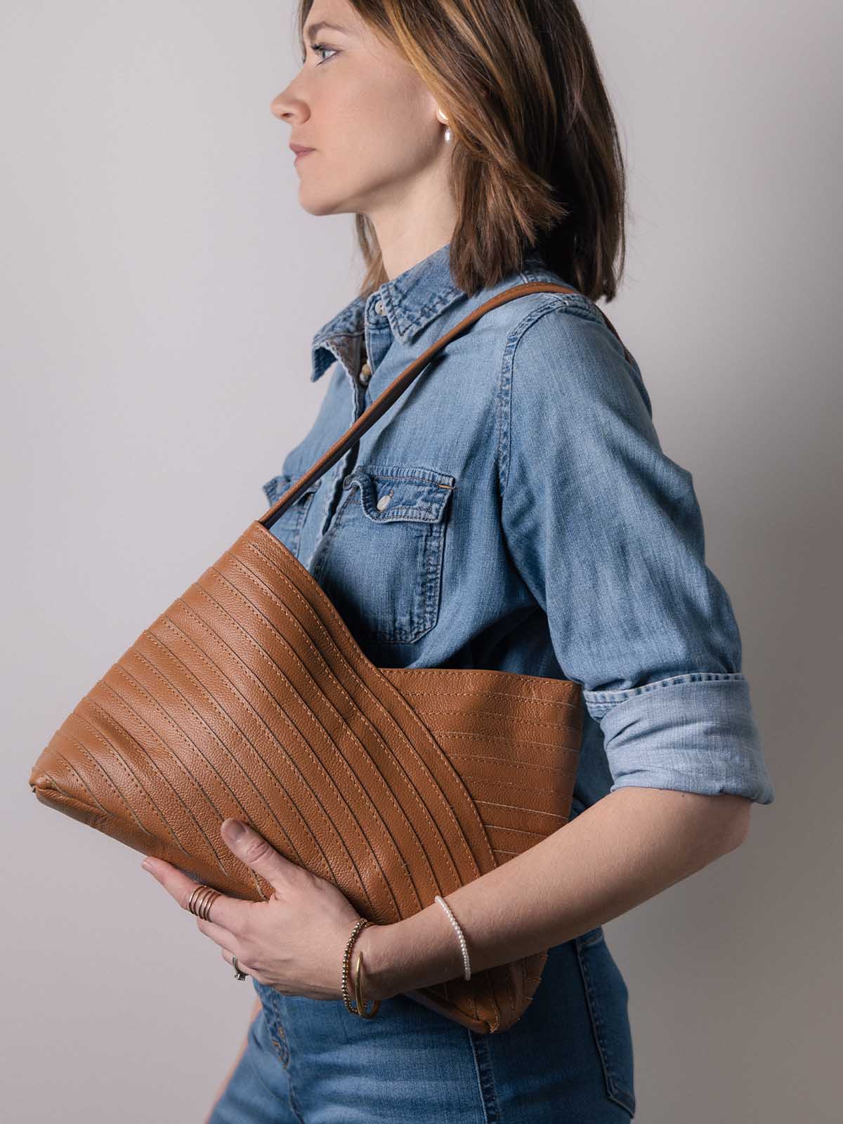 Criscross Leather Handbag in Camel