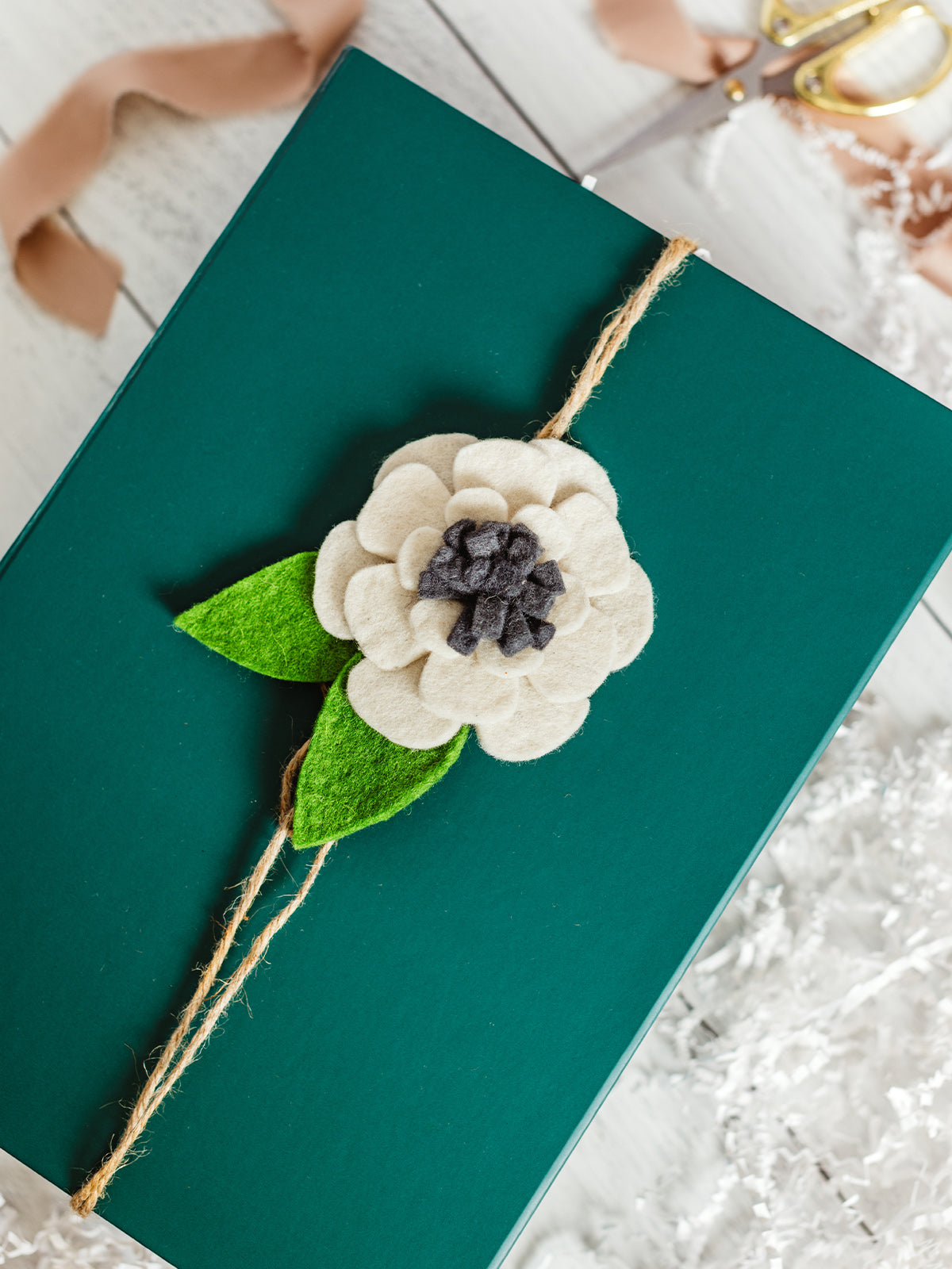 Magnolia Gift Topper