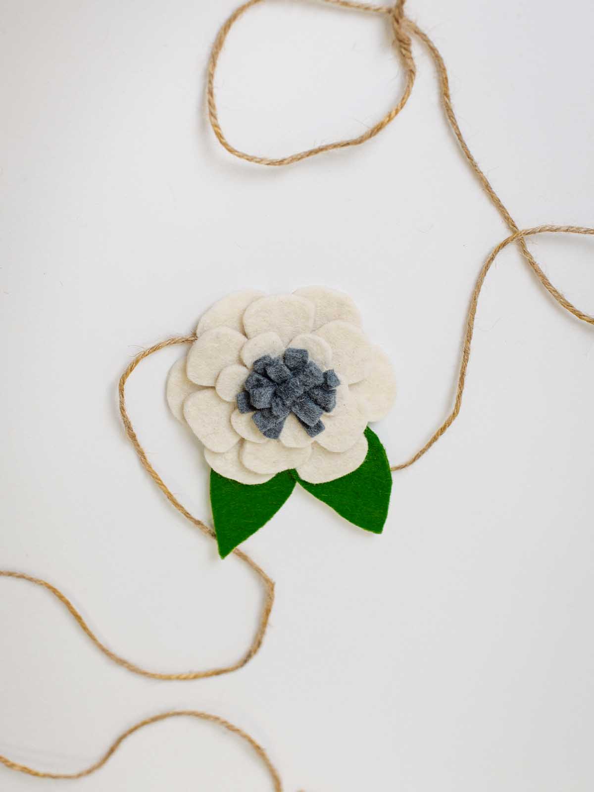 Magnolia Gift Topper